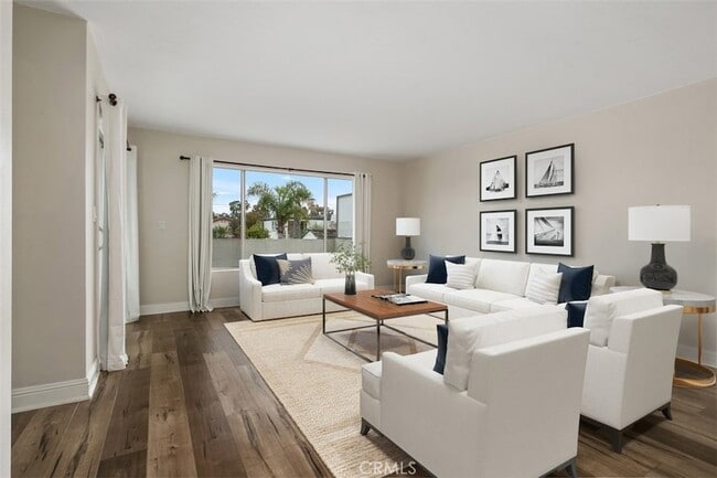 Building Photo - 420 1/2 Narcissus Avenue Unit