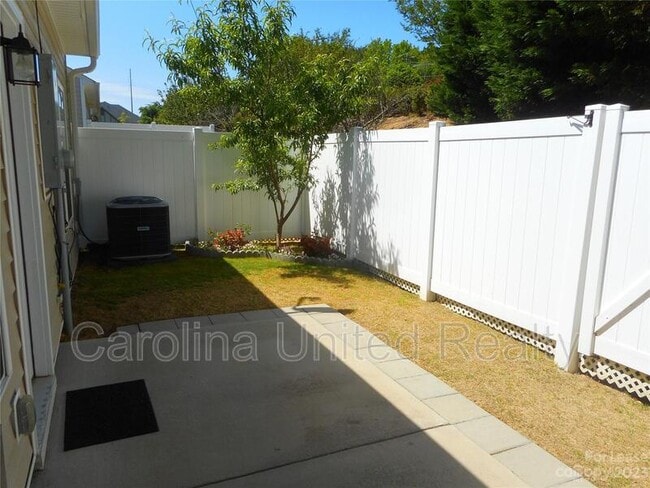 Photo - 418 Windsor Gate Dr