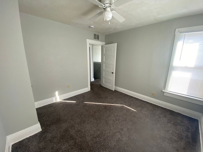 Photo - BUR1026 Unit 1026 1/2