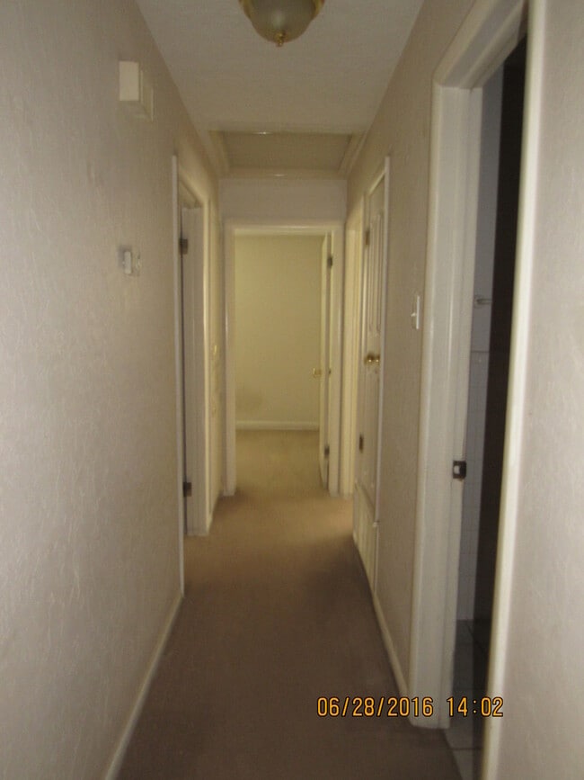 Photo - MOVE IN SPECIAL: $200 OFF OF THE 1ST FULL MONTH'S RENT! New carpet and freshly painted interiors