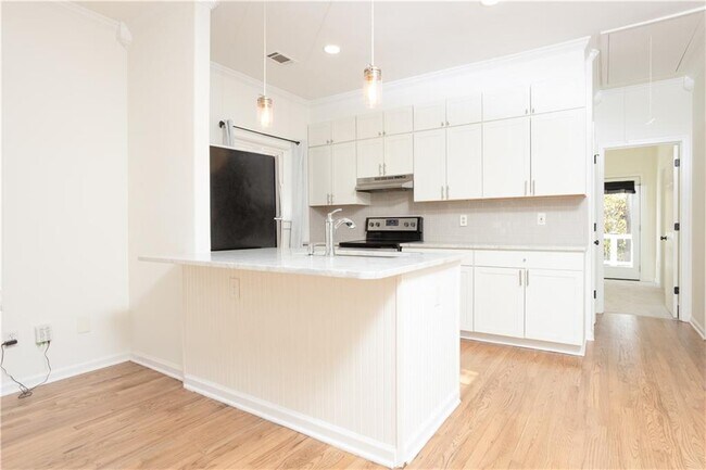 Photo - 183 Burbank Dr SW