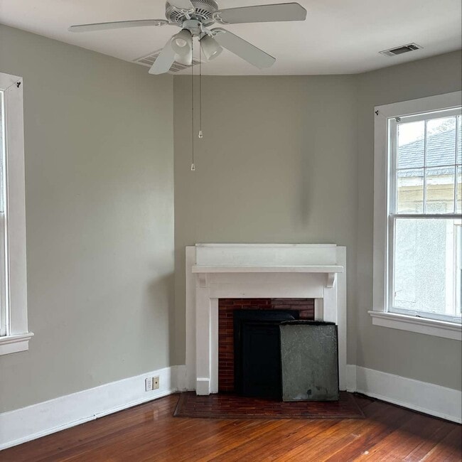 Photo - 823 E Henry St