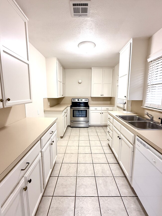 Photo - 2903 N.Commerce