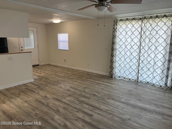 Photo - 2540 Chatham Way NE