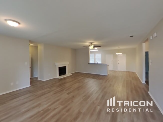 Photo - 207 Moonlight Dr