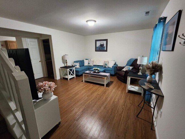 Photo - 412 Winston St Unit A