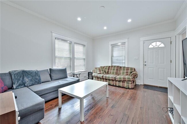 Photo - 1070 Wylie St SE