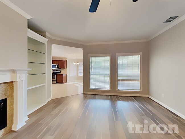 Photo - 310 Southlake Dr