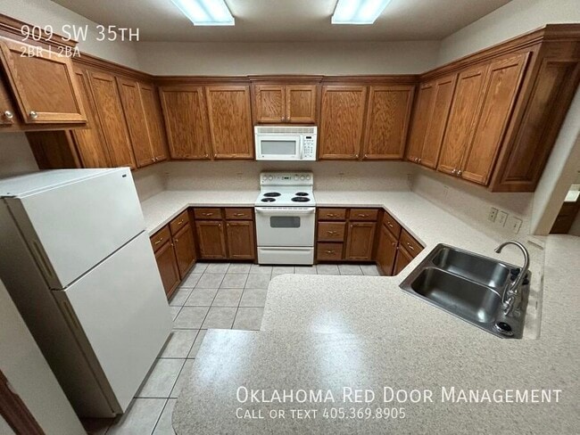 Photo - 909 SW 35th St