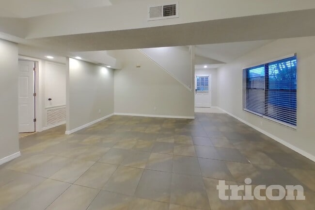 Photo - 419 E Springtree Way