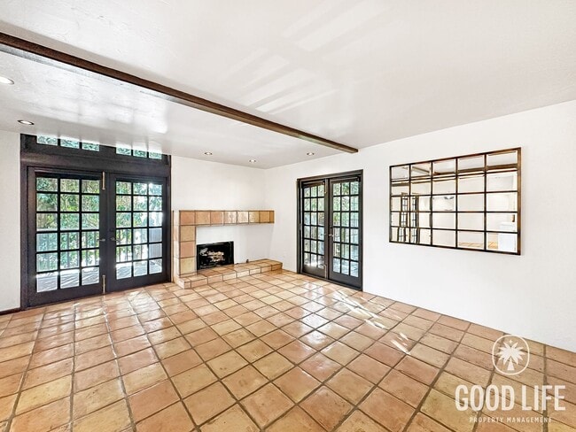 Photo - Stunning 2B/2.5BA Townhouse w/ W/D, Private Balconies & Pool! Unit 6