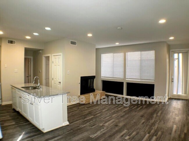 Photo - 4015 Bowser Ave Unidad C