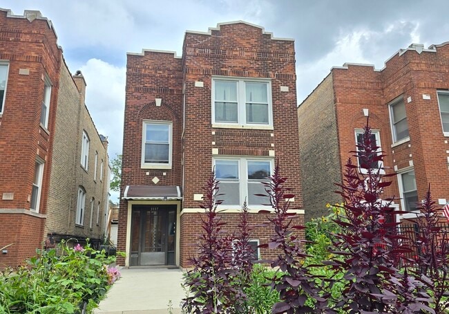 Building Photo - 3337 N Springfield Ave Unit 1