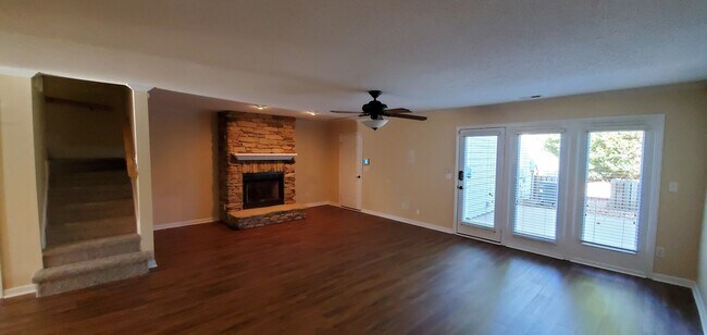 Photo - 3 Bedroom 2.5 Bathroom Townhome!