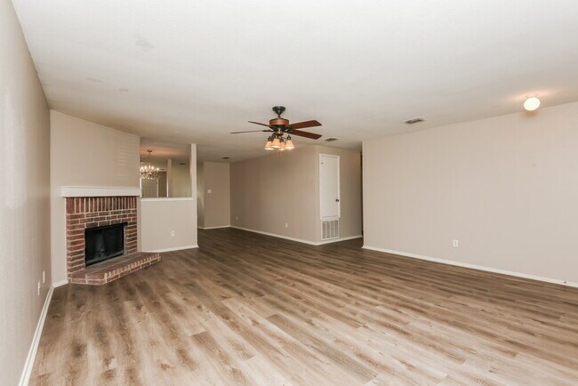 Photo - 1924 Kittredge Way