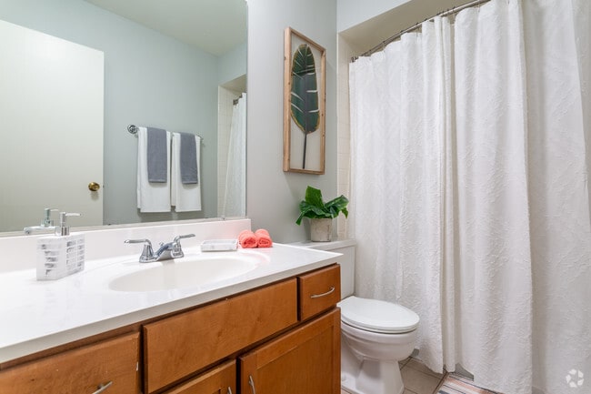 2HAB, 2BA - 1,348 ft² - The Terrace