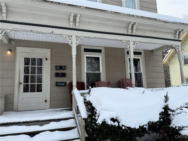 Photo - 215 James St