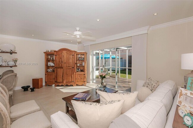 Photo - 597 NW 208th Dr