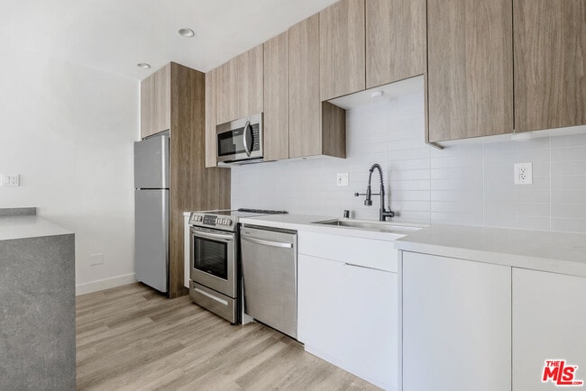 Photo - 6350 Willoughby Ave Unit 12