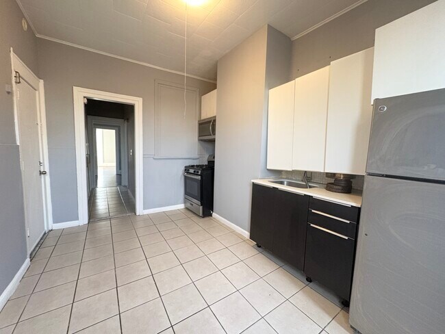 Building Photo - 220 Bowers St Unit 3