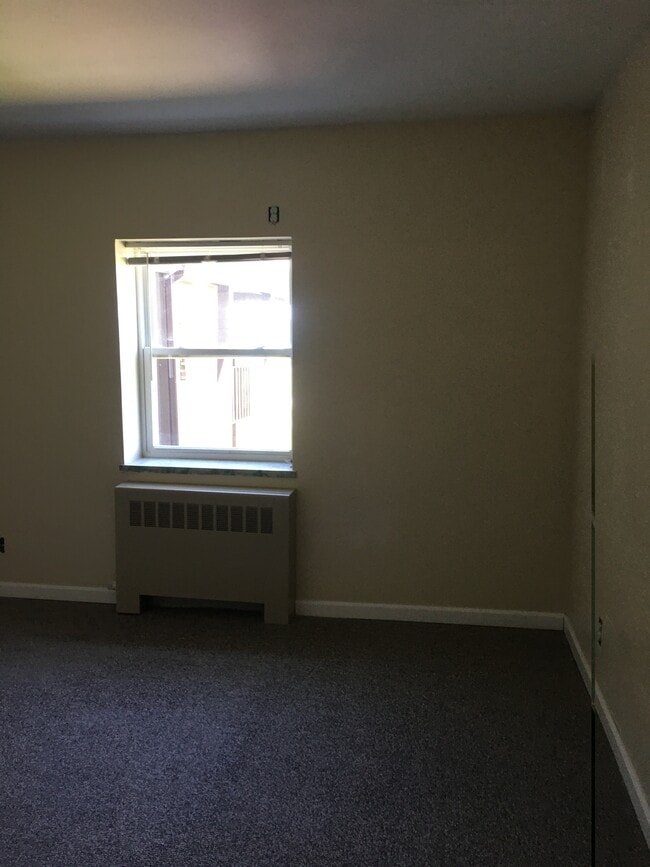 Building Photo - 1600 Military St Unit B17