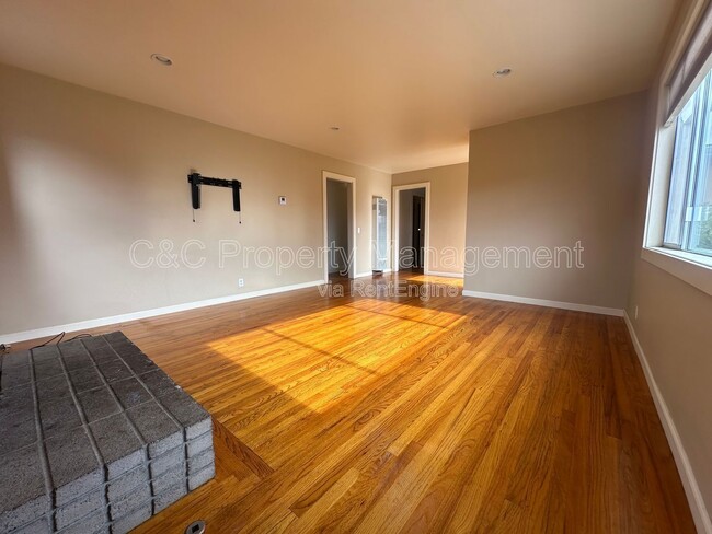 Photo - 1865 Andrew Ct