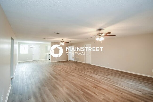 3 Bedroom Pet-Friendly Home in orange park, FL with Main Street Renewal