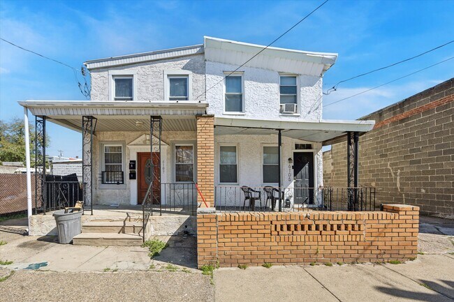 Building Photo - 6107 Noble St