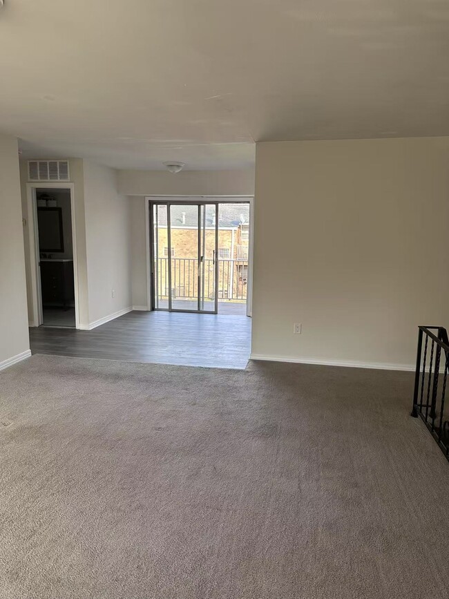 Photo - 50 Garden View Ter Unidad 8