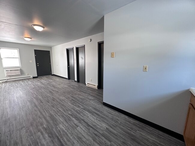 Photo - 301-3 Victor-