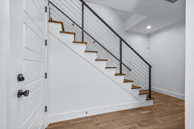 Photo - 410 Avenue L