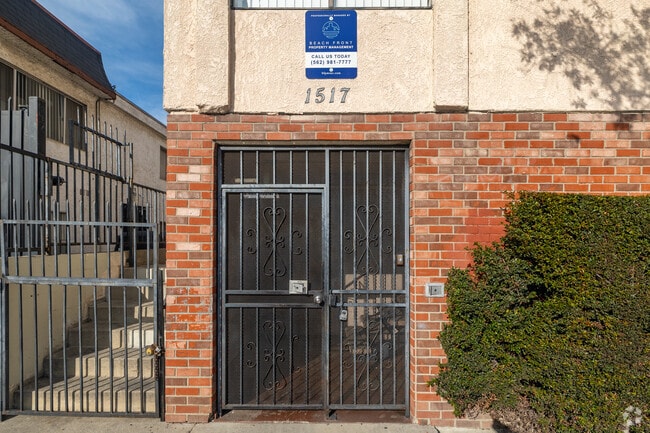 Entrance - 1517 W Carson St