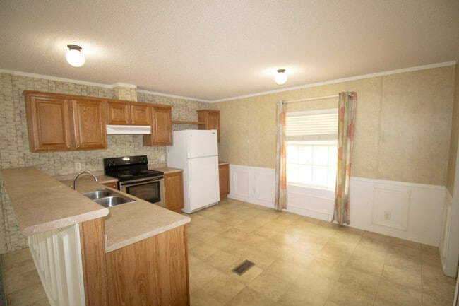 Building Photo - 1776 Zettwell Rd Rental