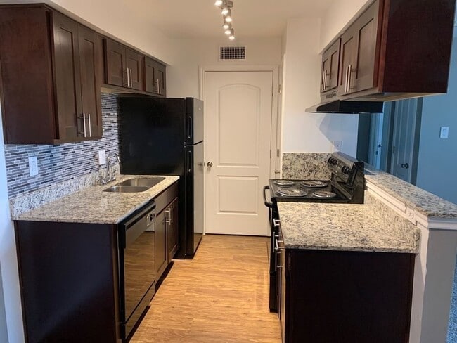 1901 Lakeview Cir Unit Parc Lake / Bay Shore Village - 1 Bedroom