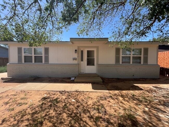 Building Photo - Modern Comfort Awaits: Your Dream 3-Bedroo... Rental