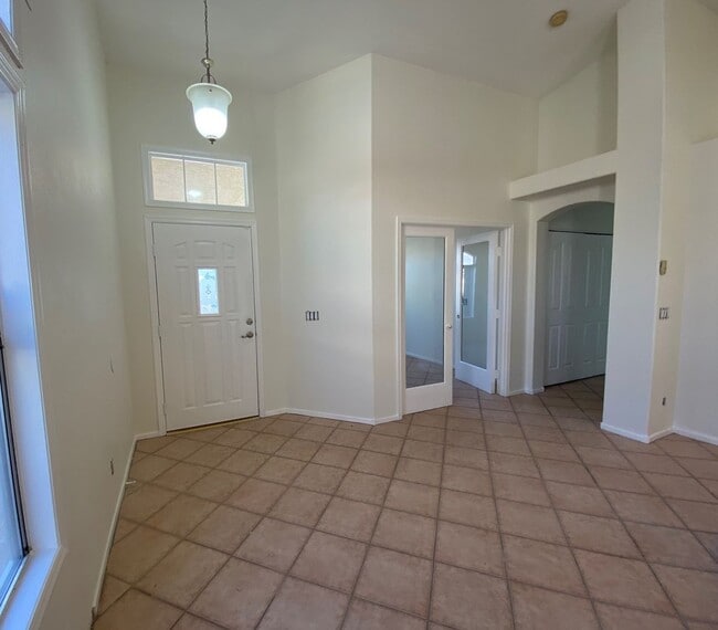 RARE SINGLE-STORY SUMMERLIN HOME. 2/2 + Den. - RARE SINGLE-STORY SUMMERLIN HOME. 2/2 + Den.