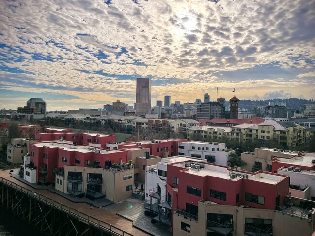 Photo - 920 NW Naito Pky