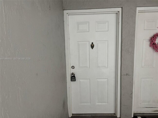 Photo - 655 SW 111th Way Unidad 108