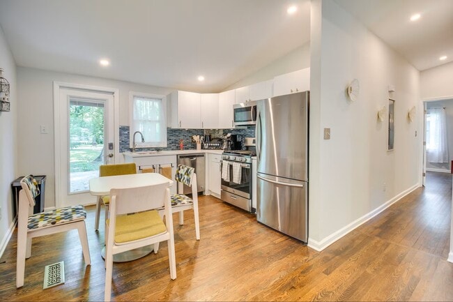 Photo - 3218 Highland Dr SE