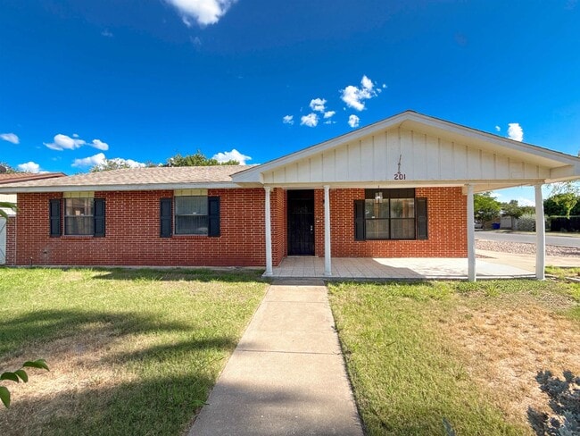 Building Photo - 201 Gumwood Ln