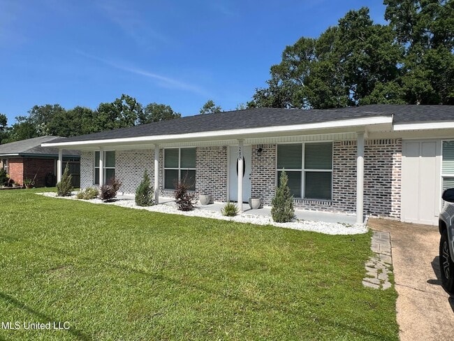 Photo - 282 McCool St