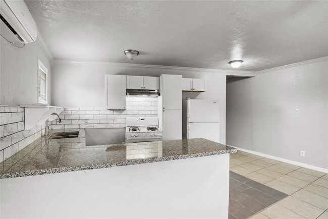 Photo - 4811 Oakland St Unit 2