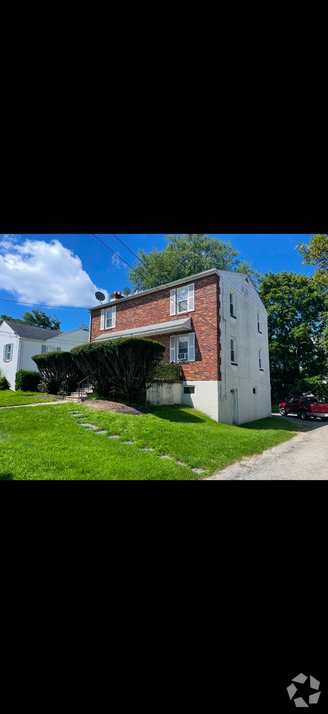 Building Photo - 1576 Ferndale Ave Unit B Rental