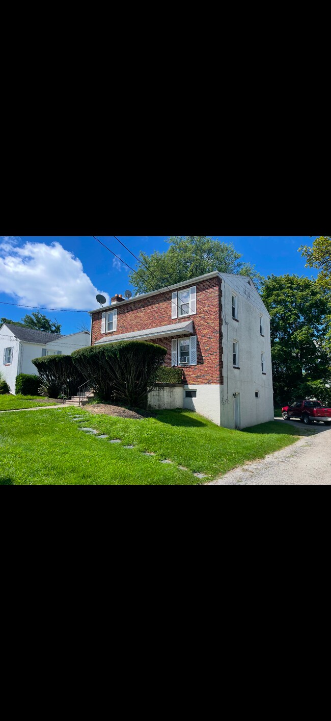 Photo - 1576 Ferndale Ave Apartments Unit B