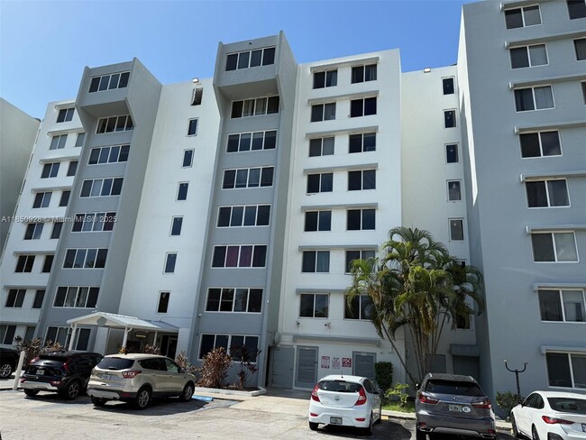 Building Photo - 9001 SW 77th Ave Unit C204 Rental