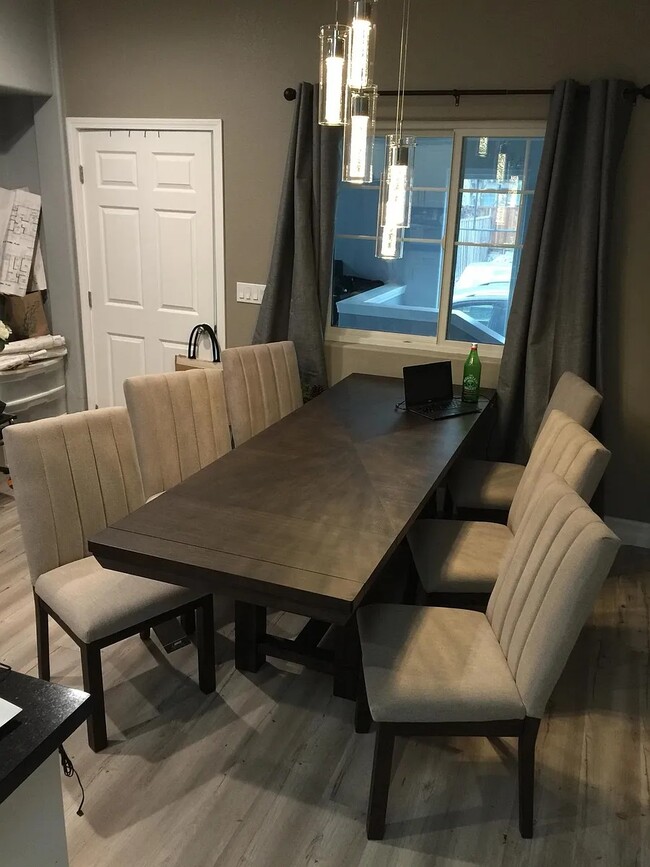 Photo - 1115 Clark St