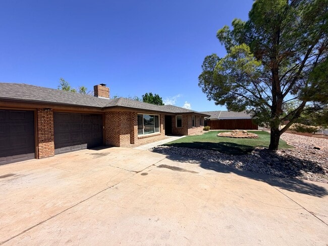 Photo - 1035 Red Bud Cir