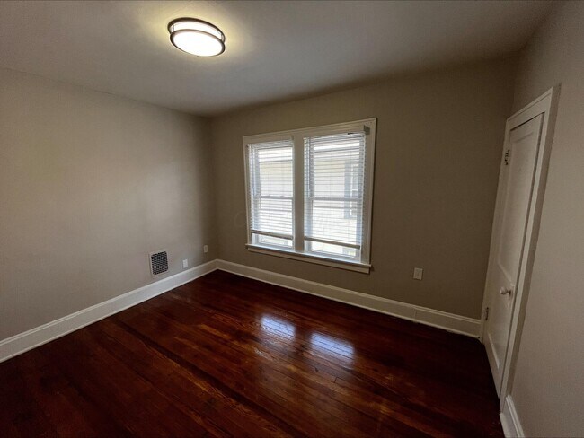 Photo - 2745 Steele Ave