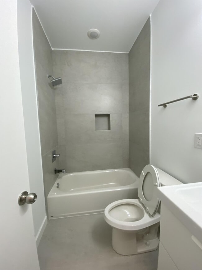 Photo - 667 N 52nd St Unit 3