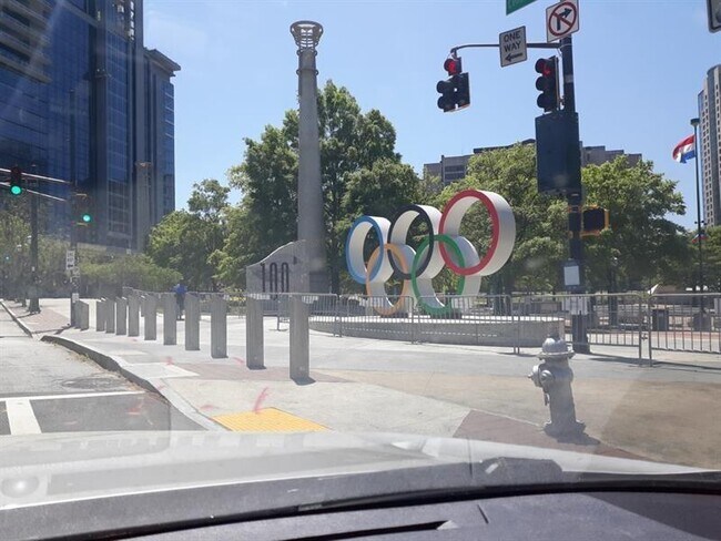 Photo - 300 W Peachtree St NW Unidad 3I